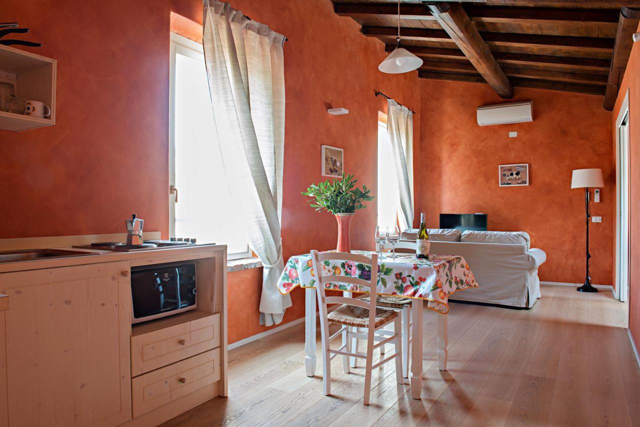 Agriturismo Lecolombare ノガローレ・ロッカ エクステリア 写真